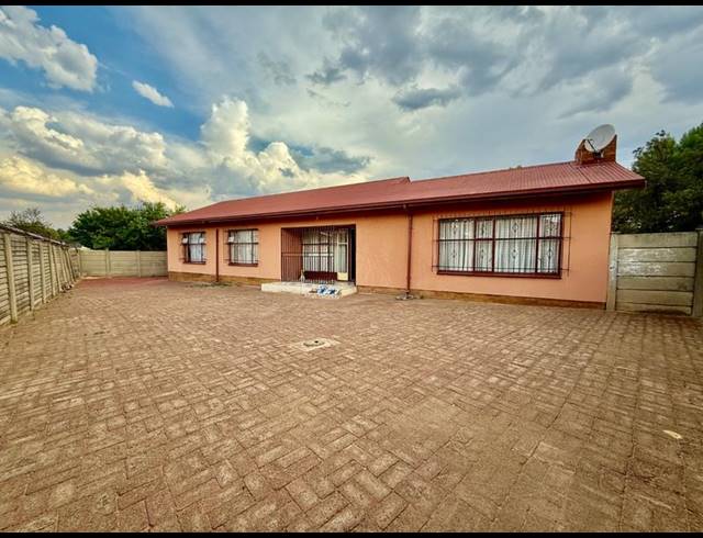 3 BEDROOM HOUSE FOR SALE IN VANDERBIJLPARK CE 5